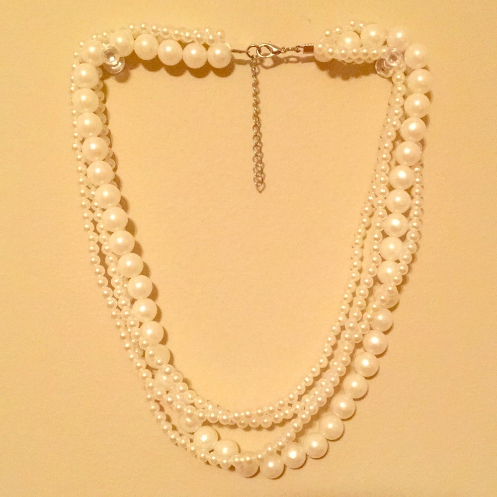 Classic pearl statement necklace